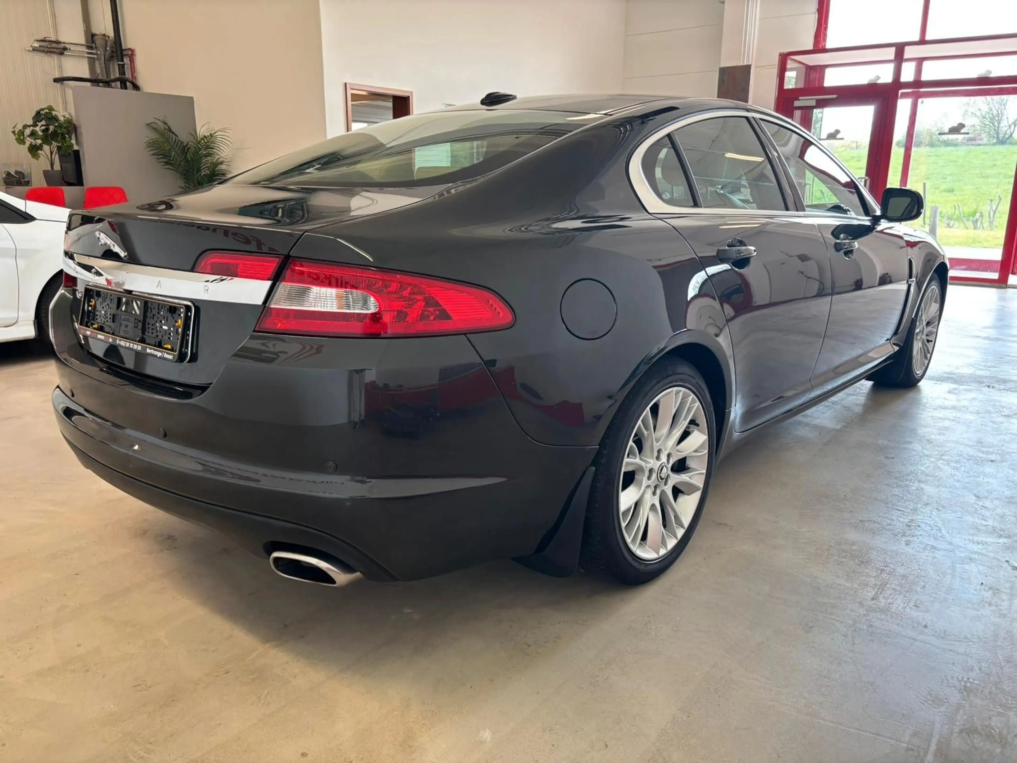 Jaguar XF 3.0 V6 Diesel Premium Luxury — photo 6