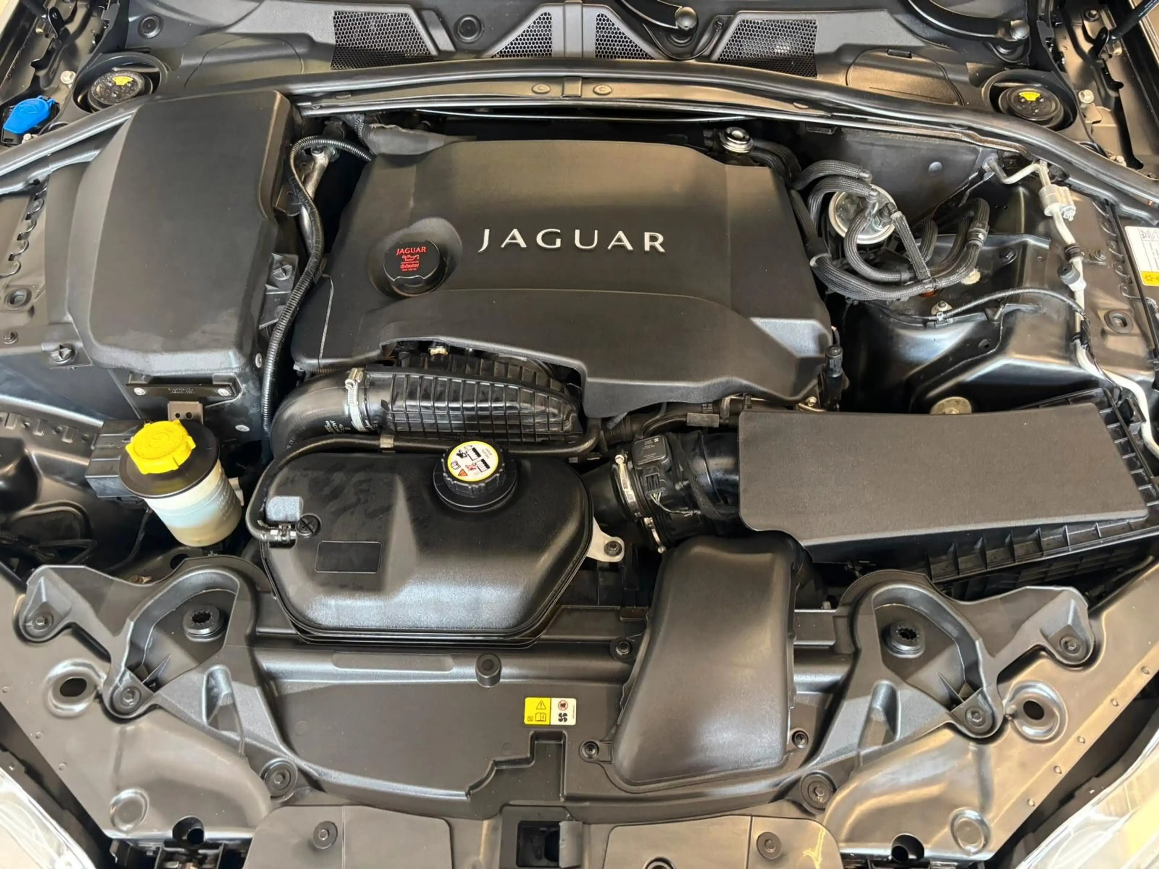 Jaguar XF 3.0 V6 Diesel Premium Luxury — photo 13