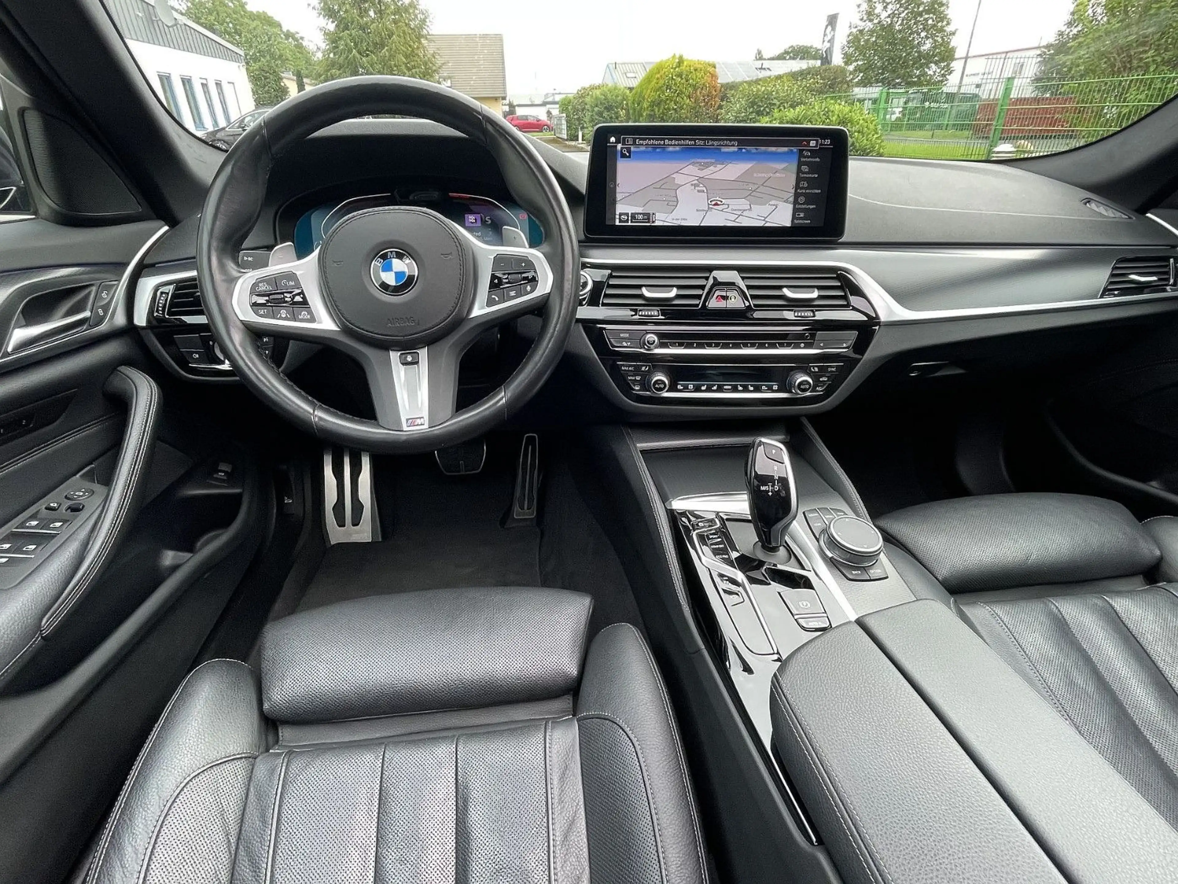 BMW 520 xdA M Sport KOMFS*SITZBLFT*PANO*AHK*LASER*HUD — photo 13
