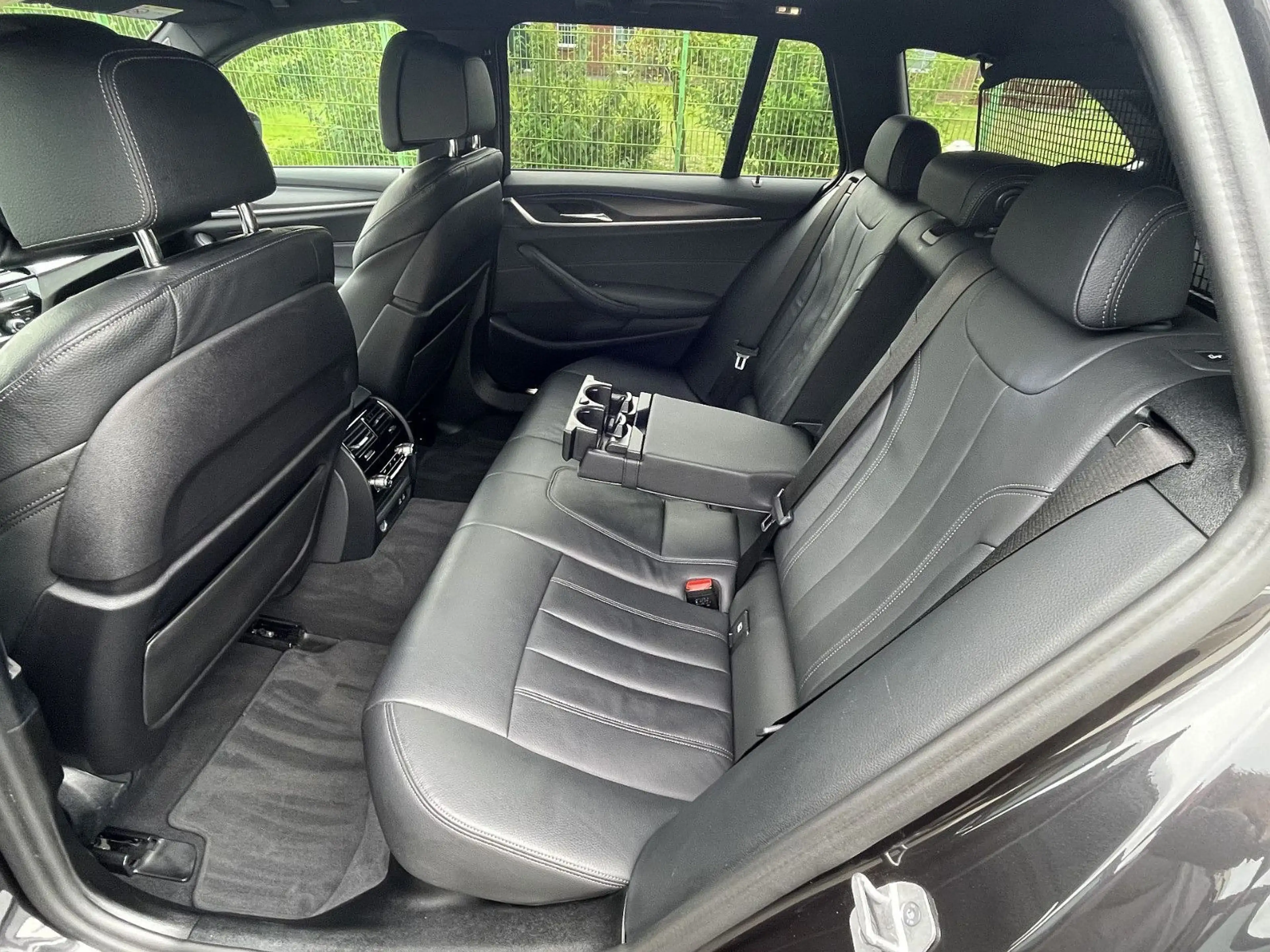 BMW 520 xdA M Sport KOMFS*SITZBLFT*PANO*AHK*LASER*HUD — photo 11