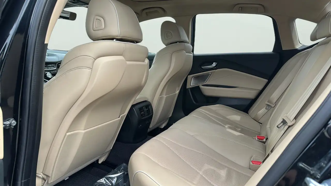 Acura TLX снимка Acura TLX