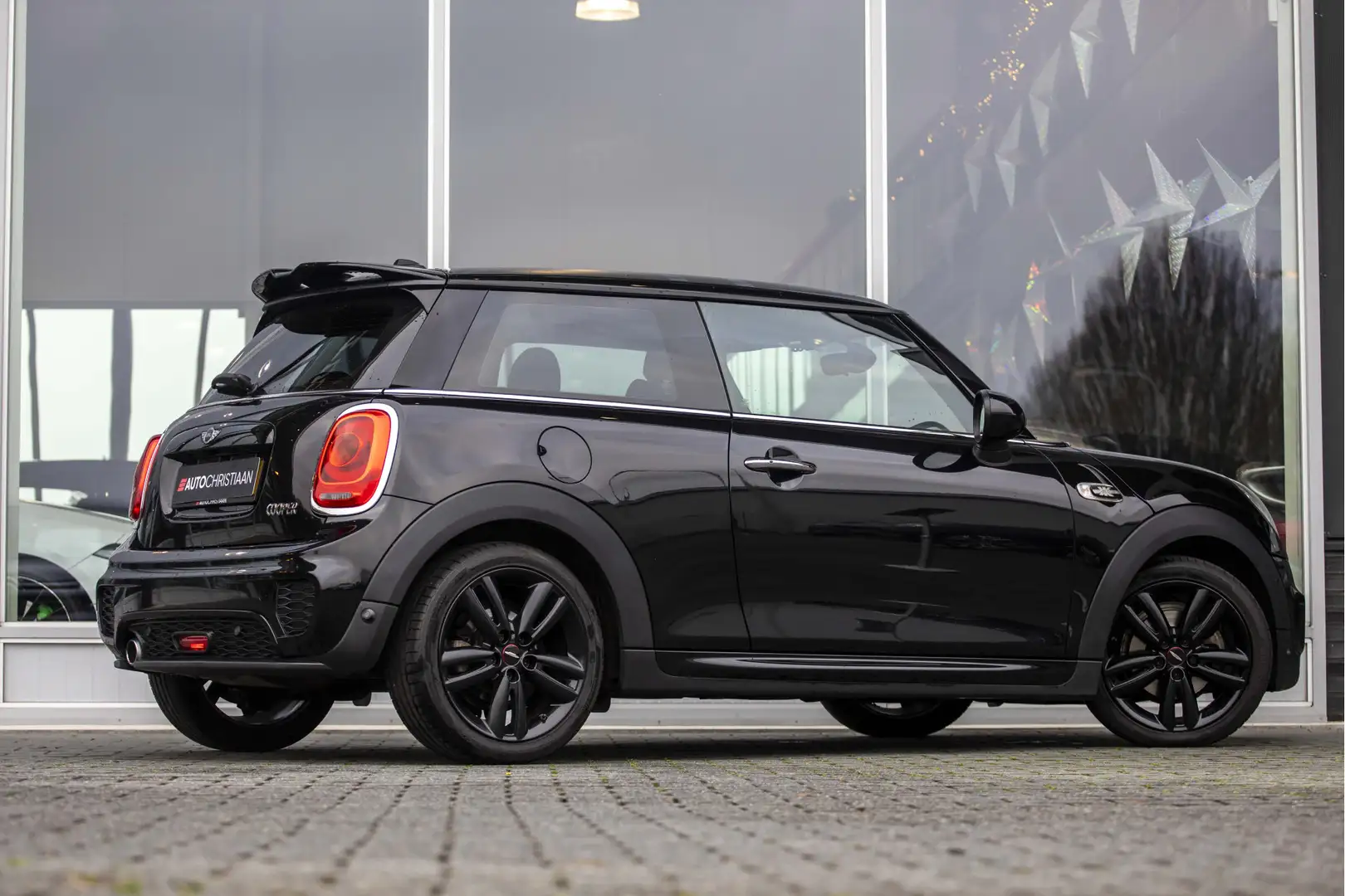 MINI Cooper Mini 1.5 Chili Serious Business JCW | LED | NL Aut Zwart - 2