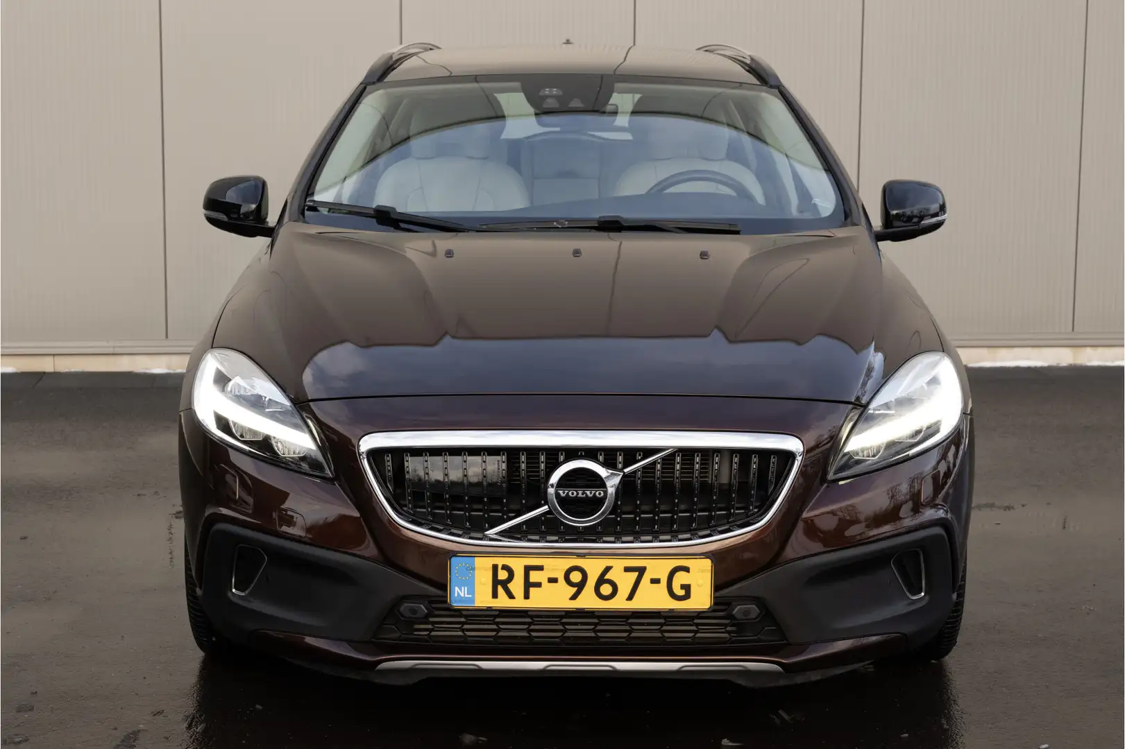 Volvo V40 Cross Country 2.0 T4 AWD Nordic+ | PANO | LEDER Brun - 2