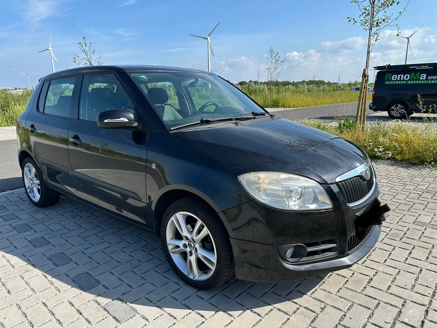 Skoda Fabia 1.6 16V HTP Benzine Zwart - 1