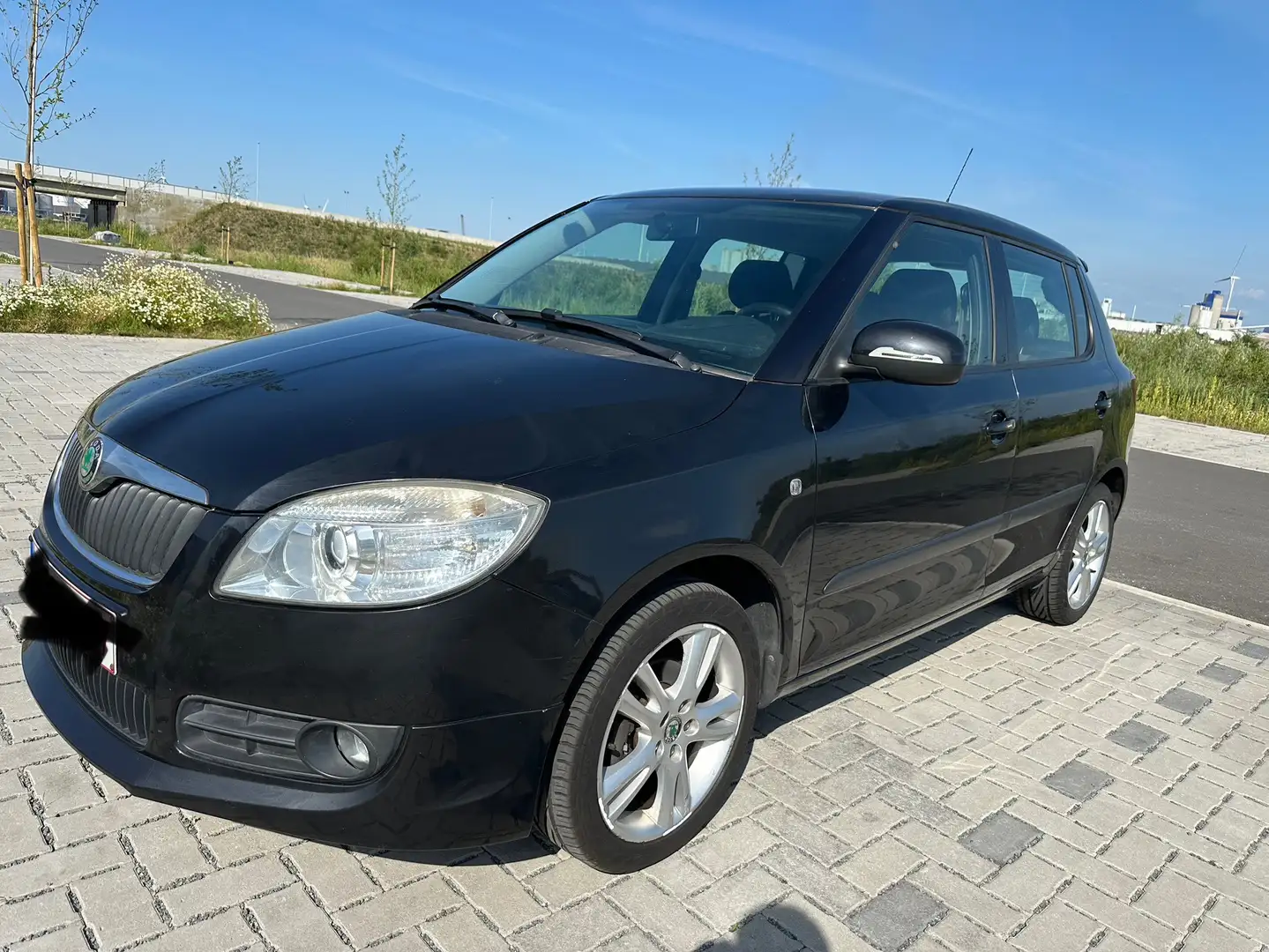 Skoda Fabia 1.6 16V HTP Benzine Zwart - 2