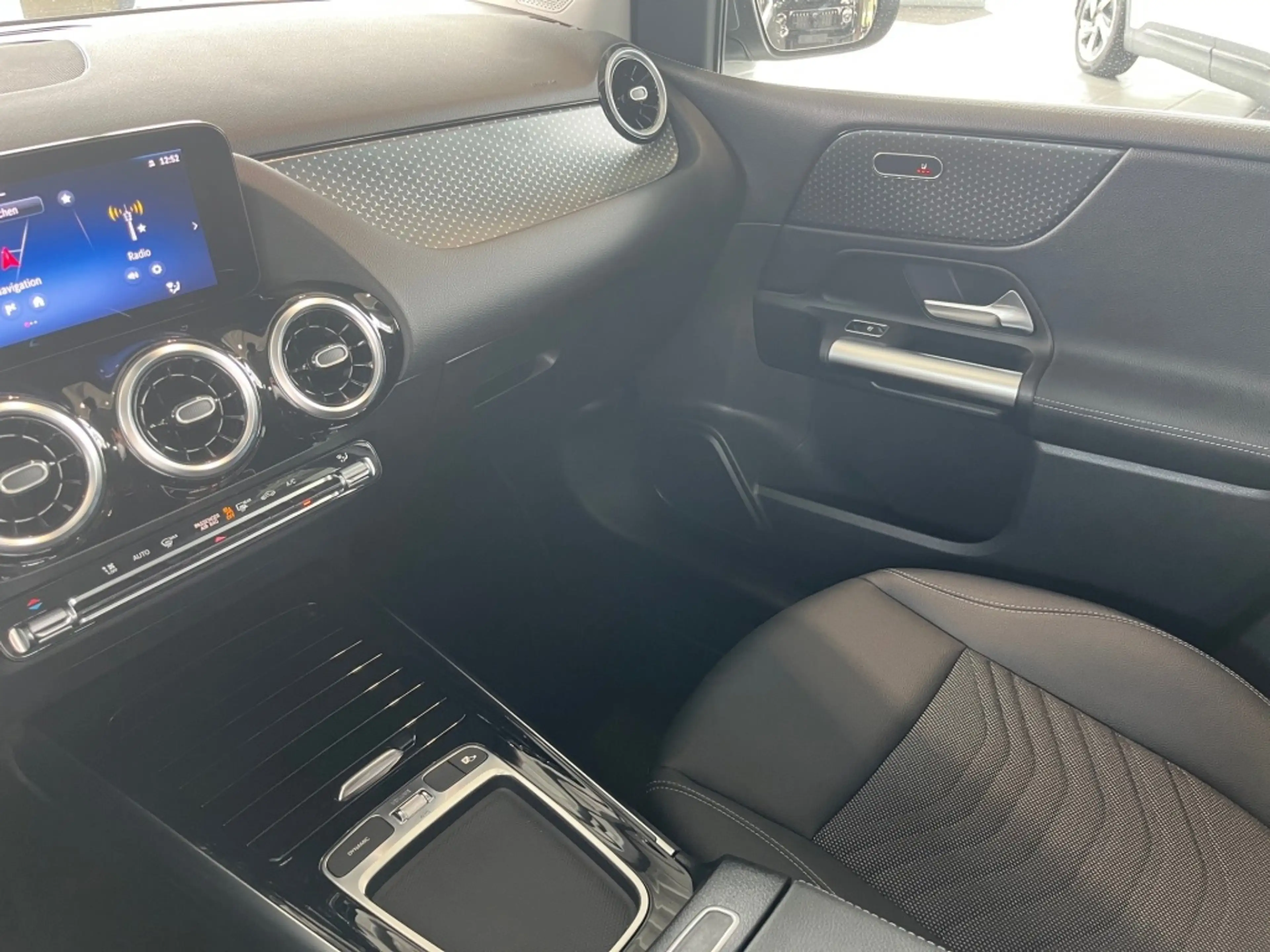 Mercedes-Benz B 220 4M Progressive Navi LED SHZ SpurH ParkAss — photo 10