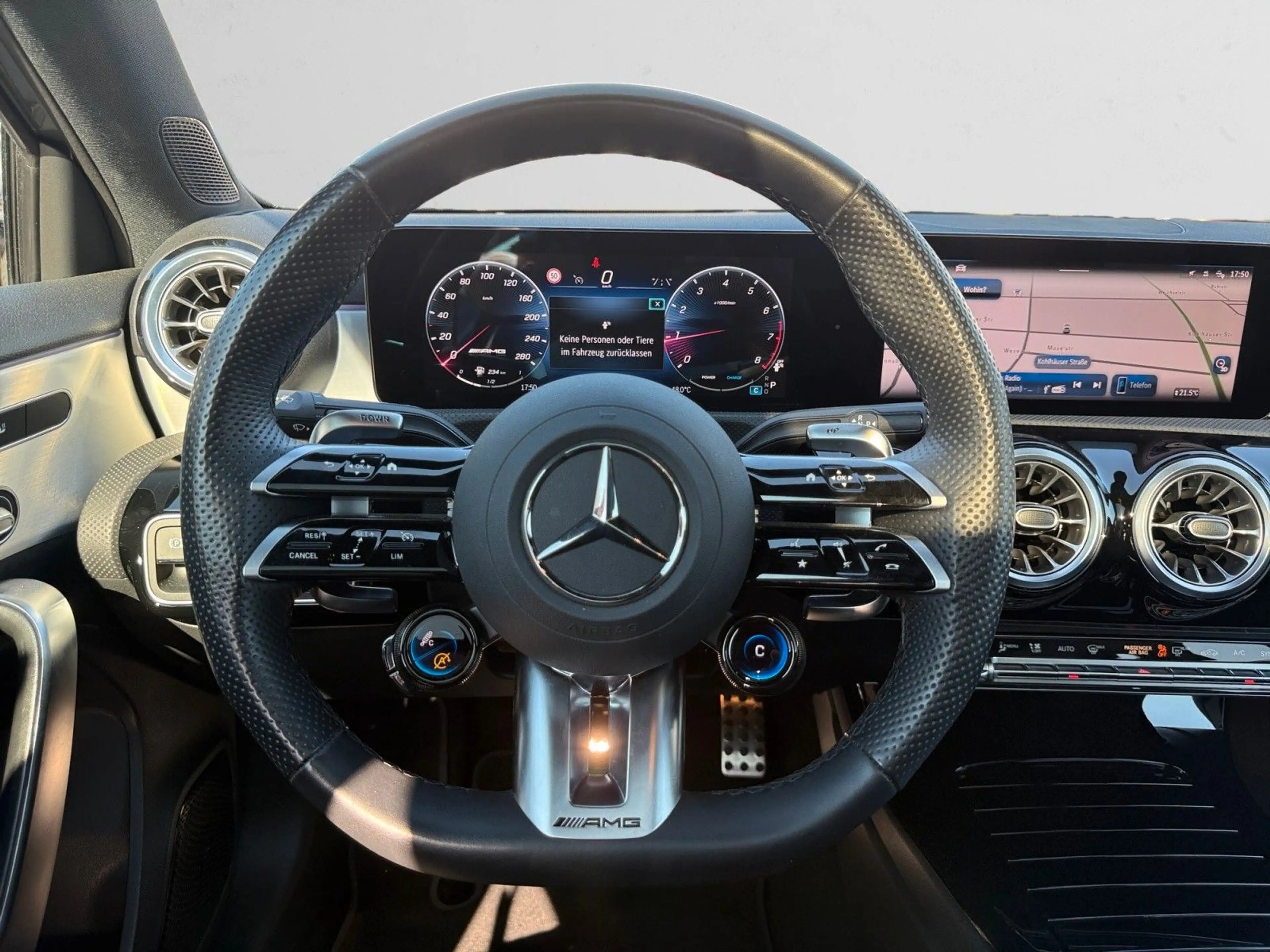 Mercedes-Benz A 35 AMG 4Matic — photo 12