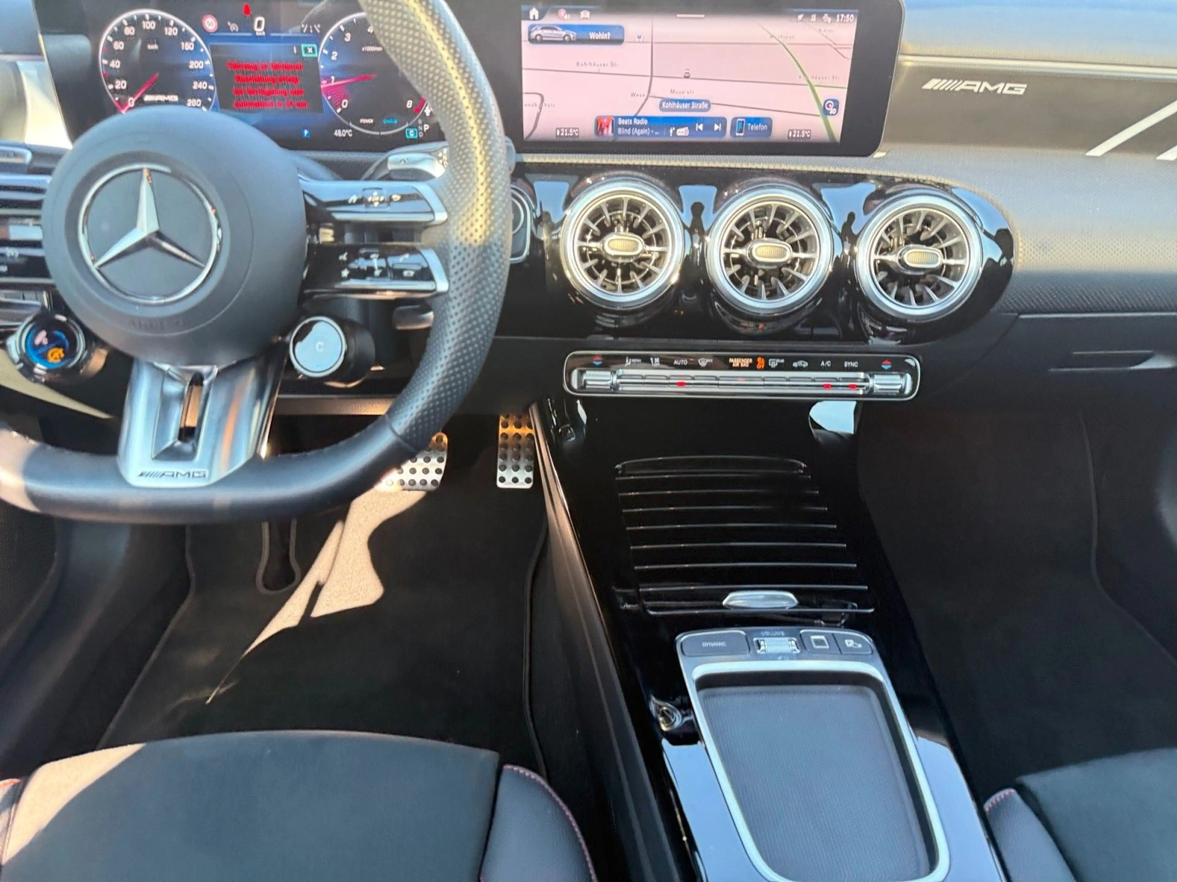 Mercedes-Benz A 35 AMG 4Matic — photo 11