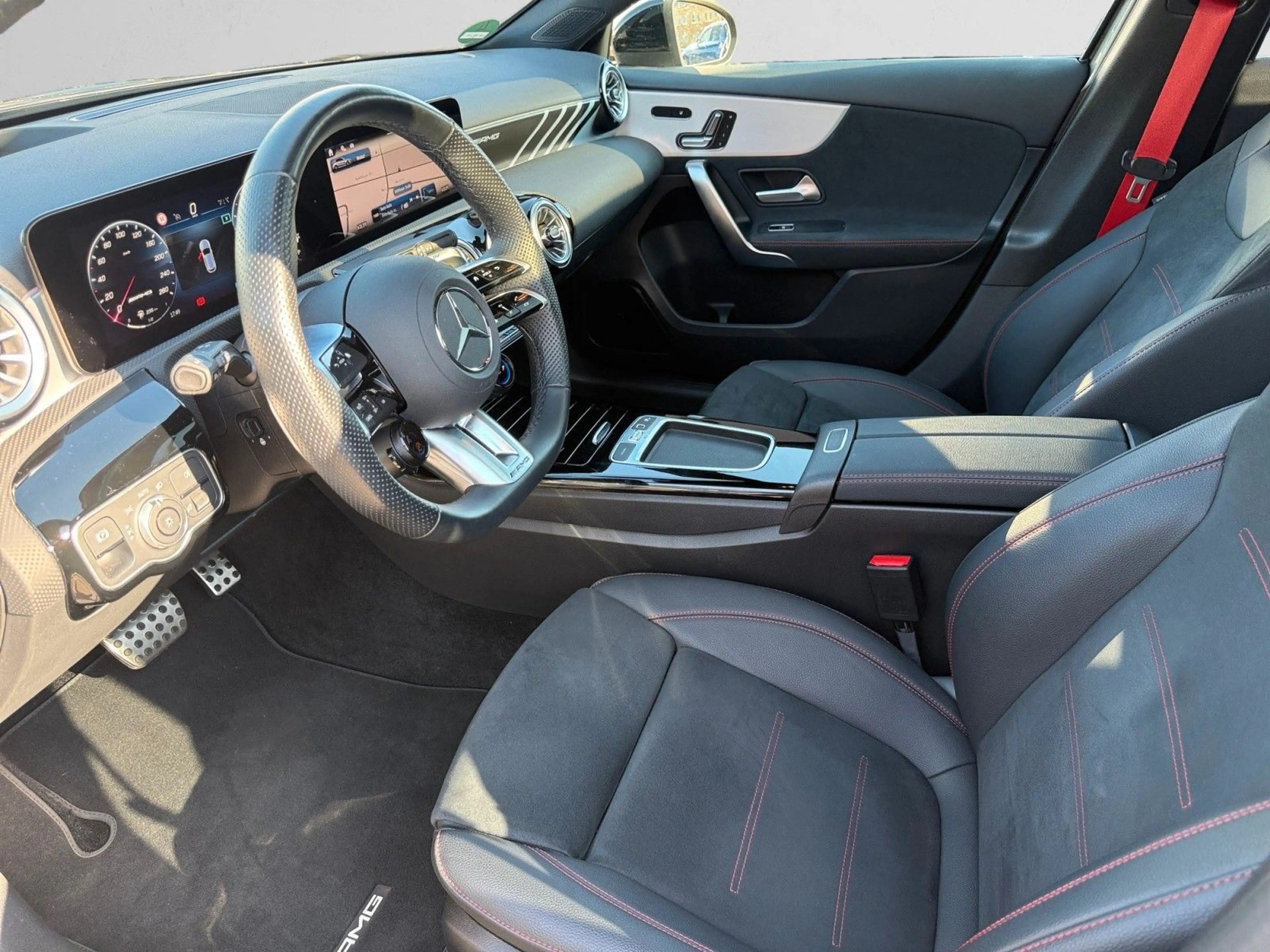Mercedes-Benz A 35 AMG 4Matic — photo 9