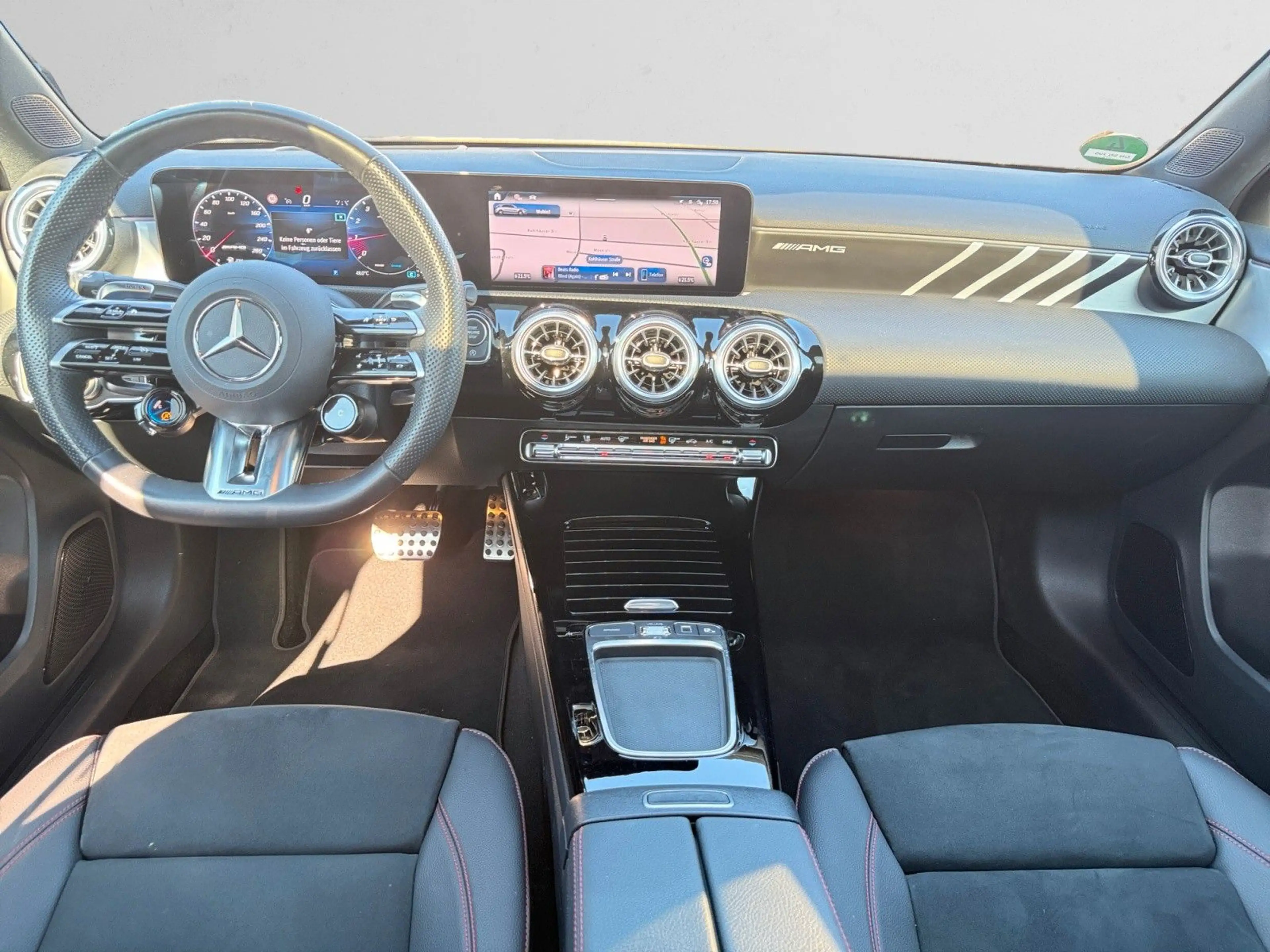 Mercedes-Benz A 35 AMG 4Matic — photo 10