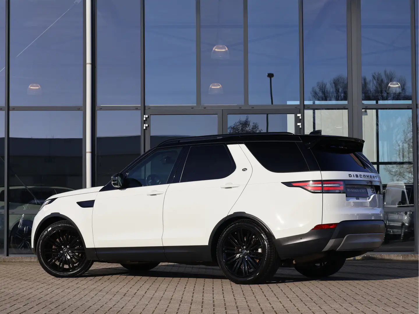 Land Rover Discovery 3.0 SDV6 HSE Luxury 7p. *LEDER*PANO*LUCHTVERING* Wit - 2