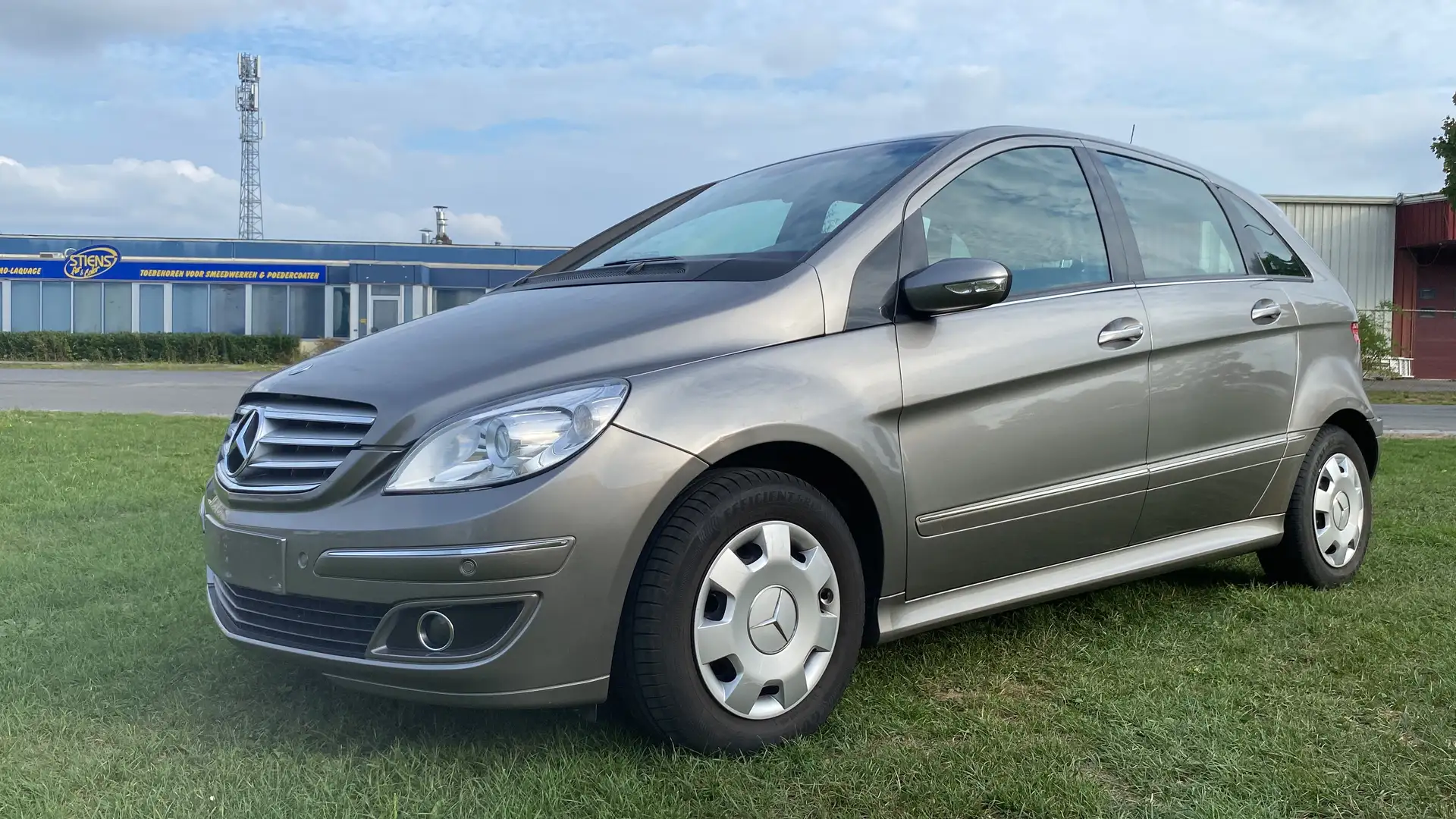 Mercedes-Benz B 170 ✅ B 170  Essence Automatique Gris - 1