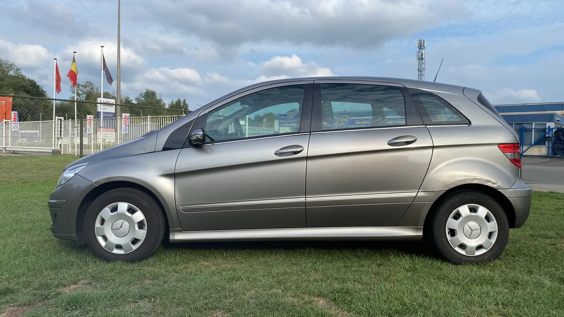 Mercedes-Benz B 170 ✅ B 170  Essence Automatique Gris - 2