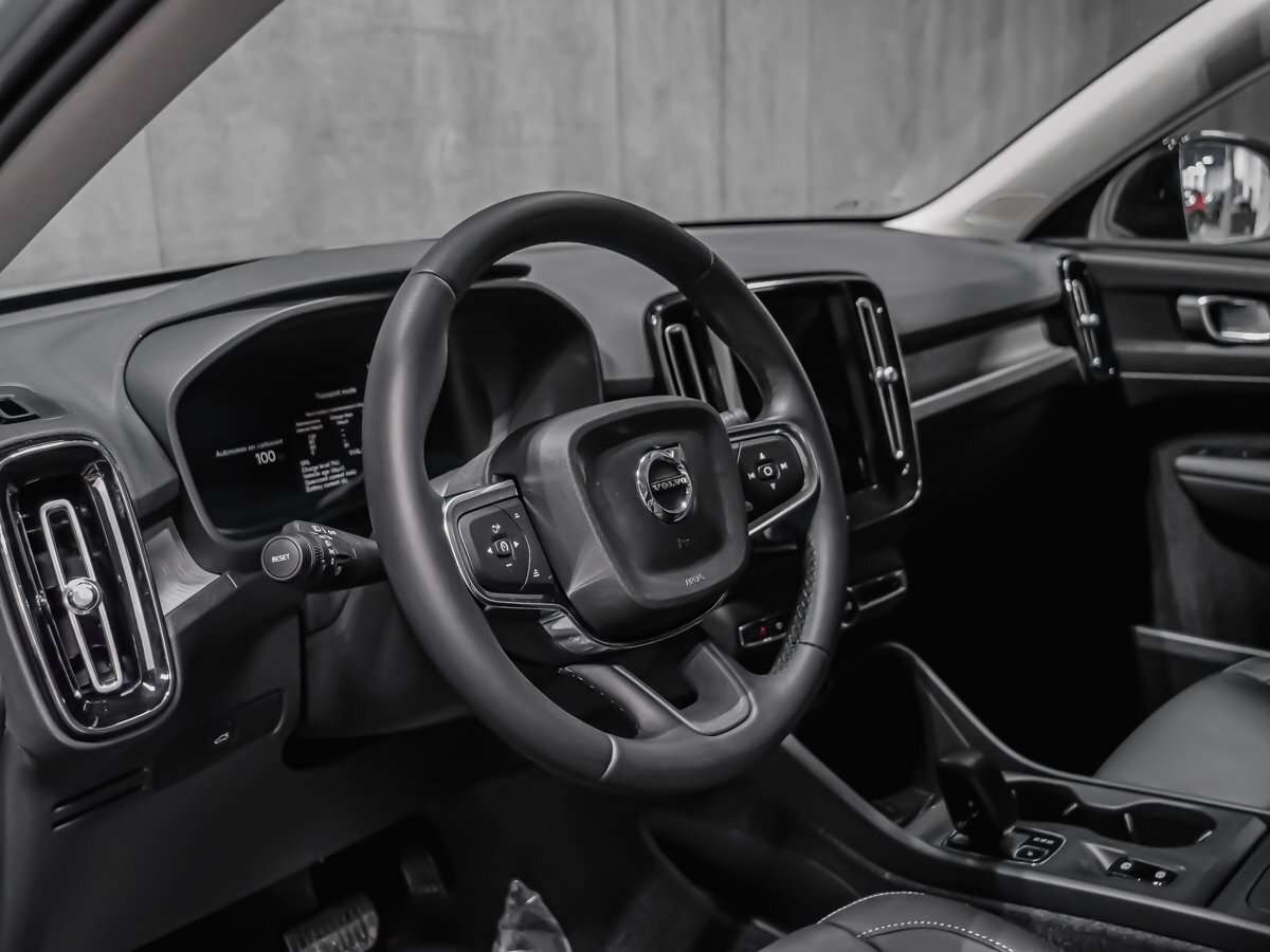 2026 Volvo XC40 Core (Dark Theme) thumb 8