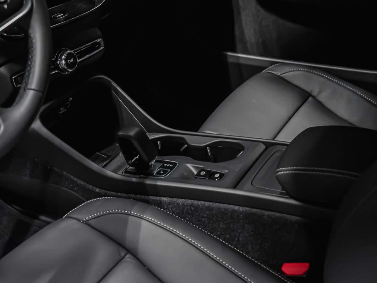 2026 Volvo XC40 Core (Dark Theme) thumb 7