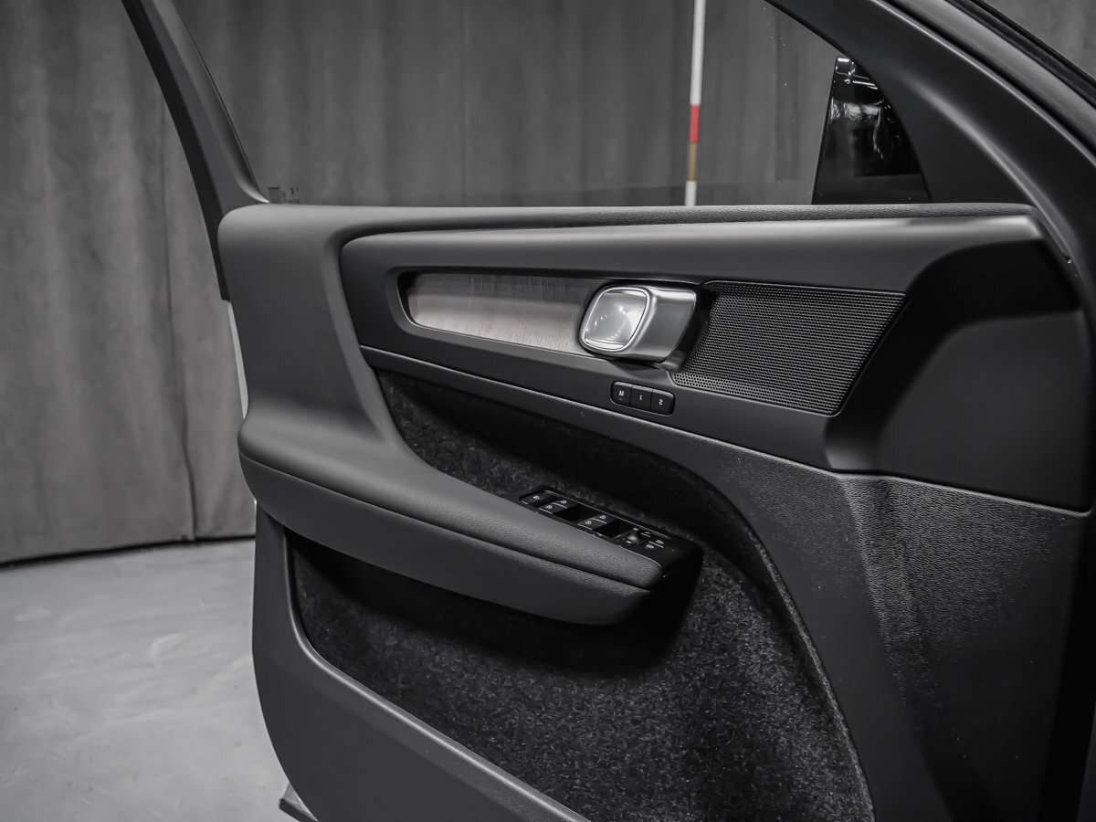 2026 Volvo XC40 Core (Dark Theme) thumb 9