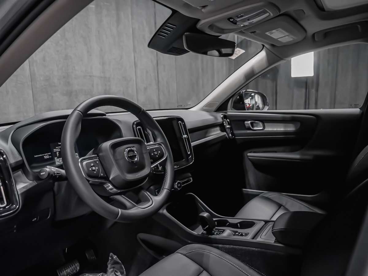 2026 Volvo XC40 Core (Dark Theme) thumb 6
