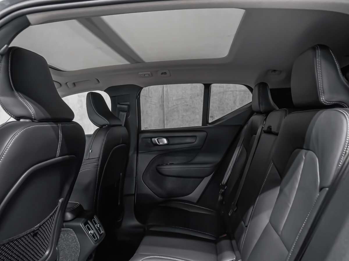 2026 Volvo XC40 Core (Dark Theme) thumb 11