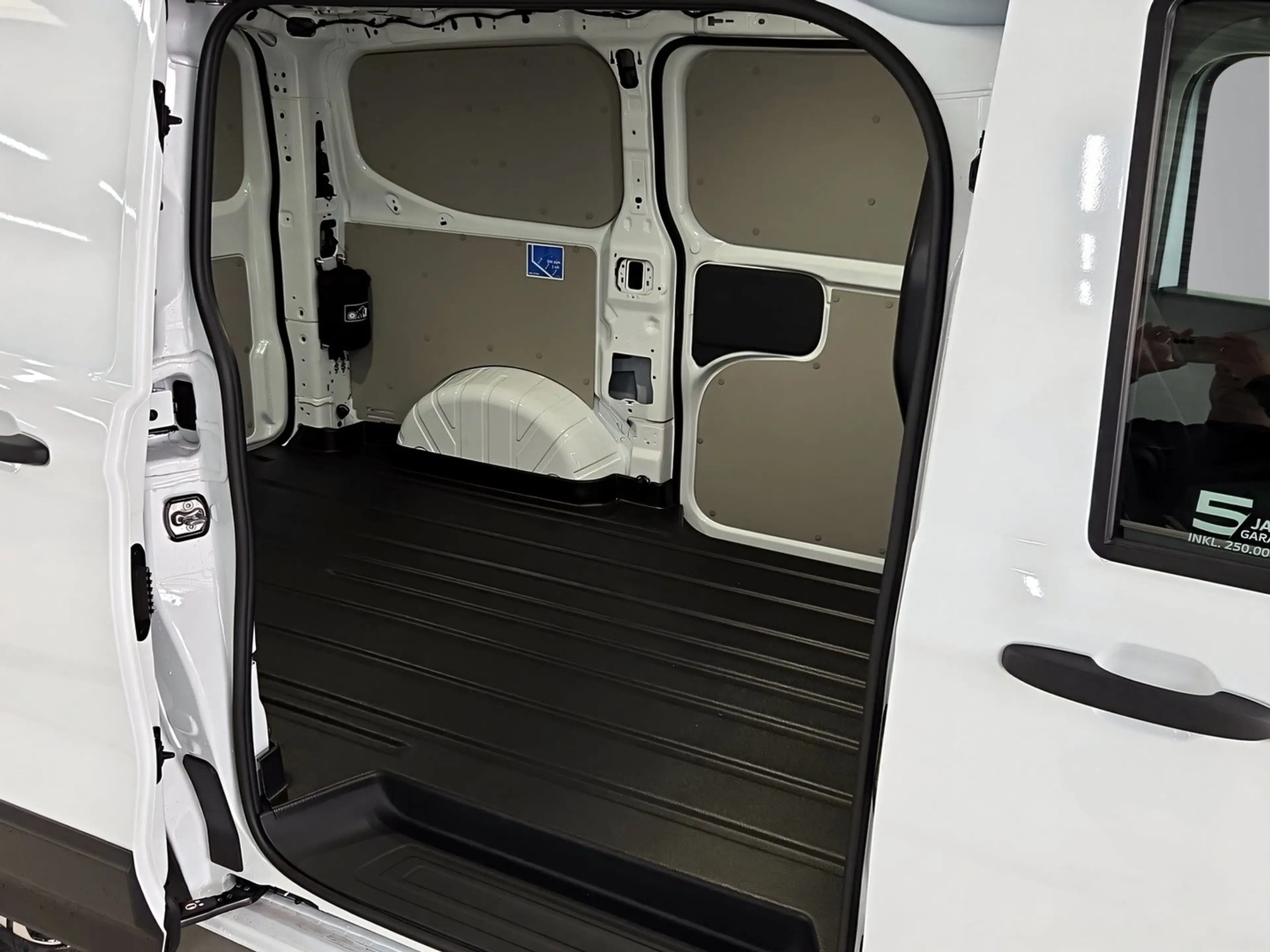 Volkswagen Transporter VW Transporter Kasten PanAmericana TDI — photo 11