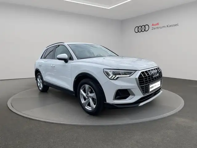 Audi Q3 view 9