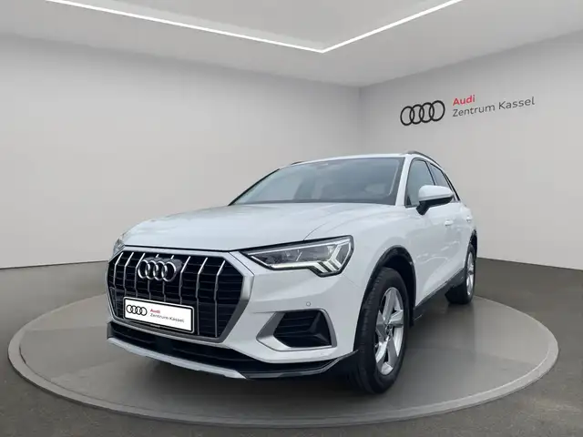 Audi Q3 view 3