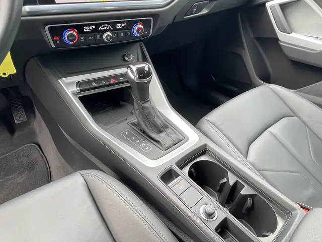 Audi Q3 view 15