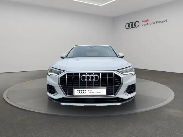 Audi Q3 view 10