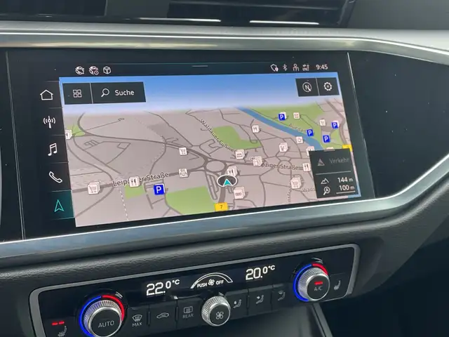 Audi Q3 view 14