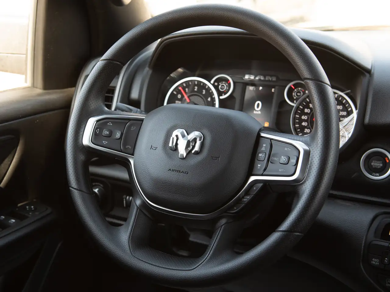 RAM 1500 снимка RAM 1500