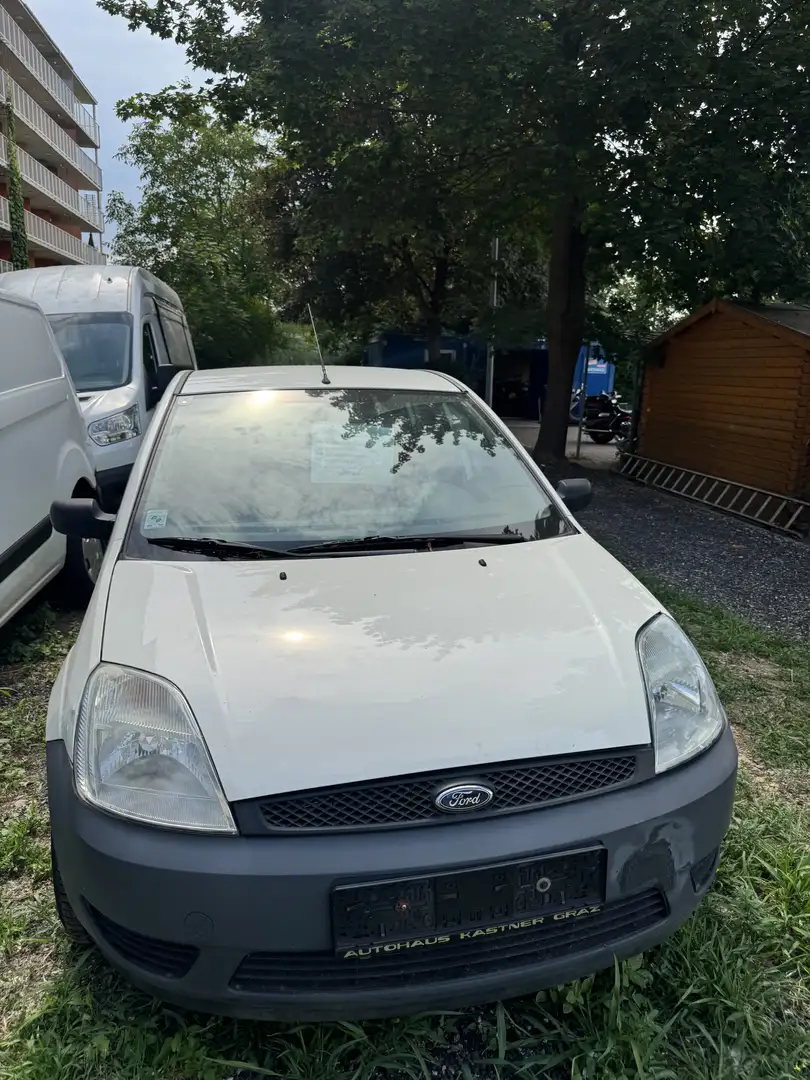 Ford Fiesta Ambiente 1,3 8V - 1