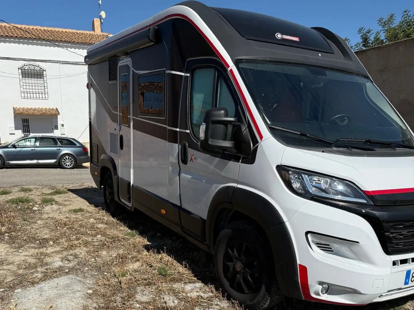 Caravans-Wohnm Challenger X150 Open Edition Білий - 1