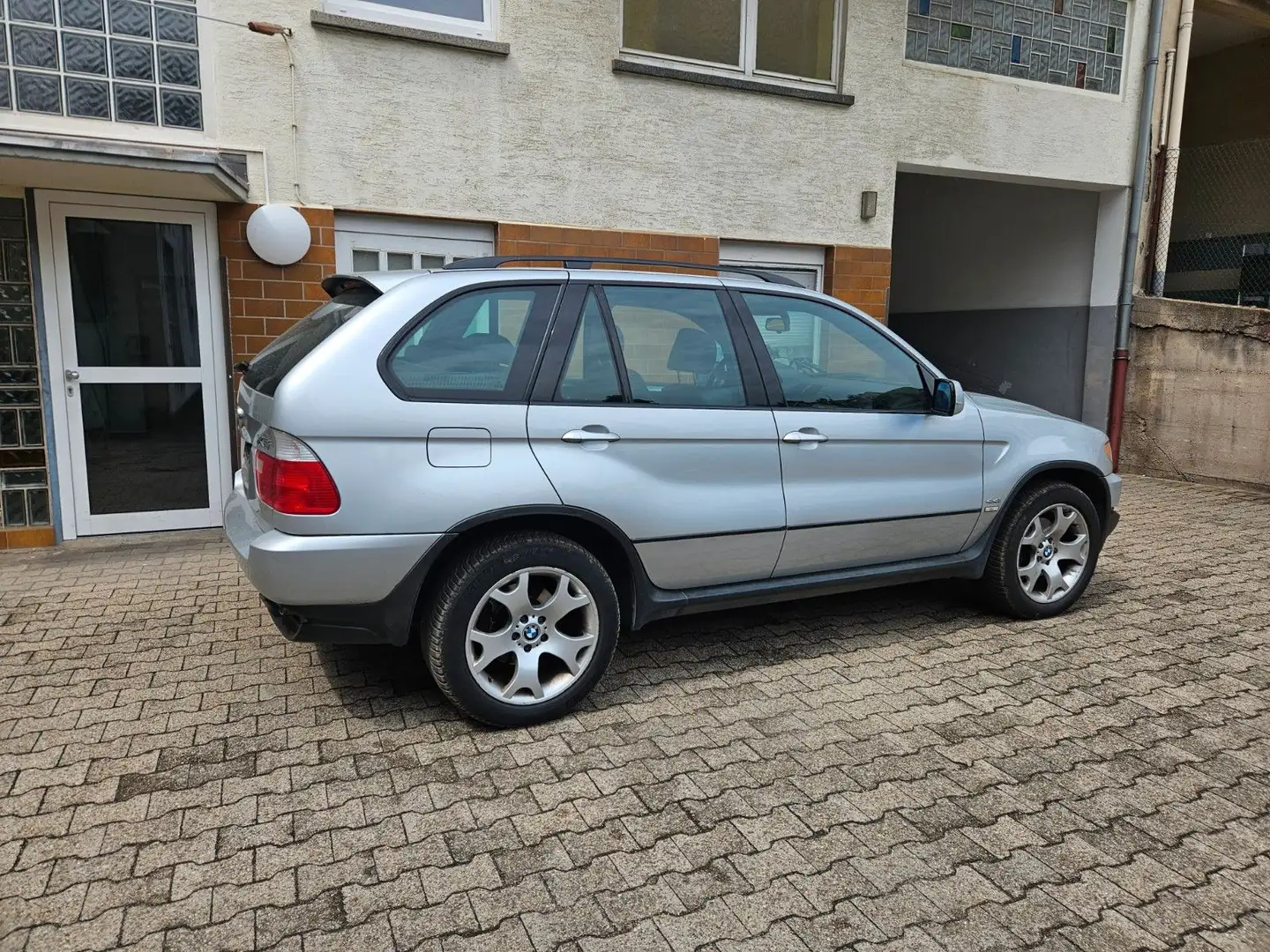 BMW X5 4.4i / 2.Hand / Sportpaket / TÜV NEU Zilver - 1
