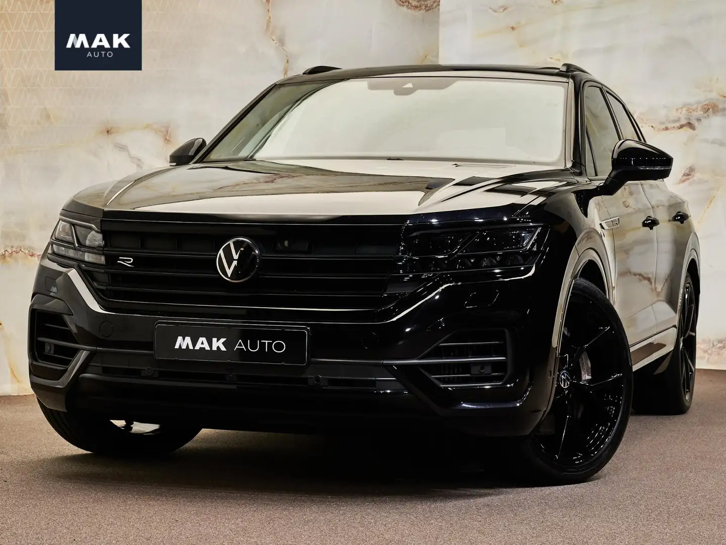 Volkswagen Touareg R V6 eHybrid 4Motion, pano, tr.haak, luchtv., mass Zwart - 1
