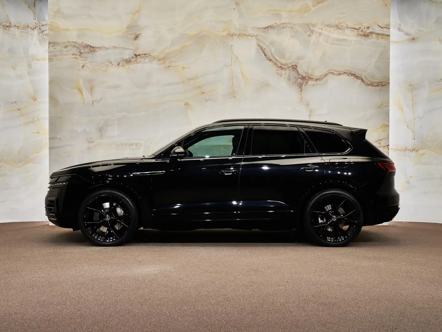 Volkswagen Touareg R V6 eHybrid 4Motion, pano, tr.haak, luchtv., mass Zwart - 2