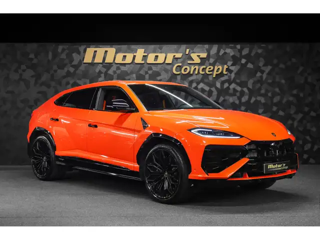Lamborghini Urus view 6