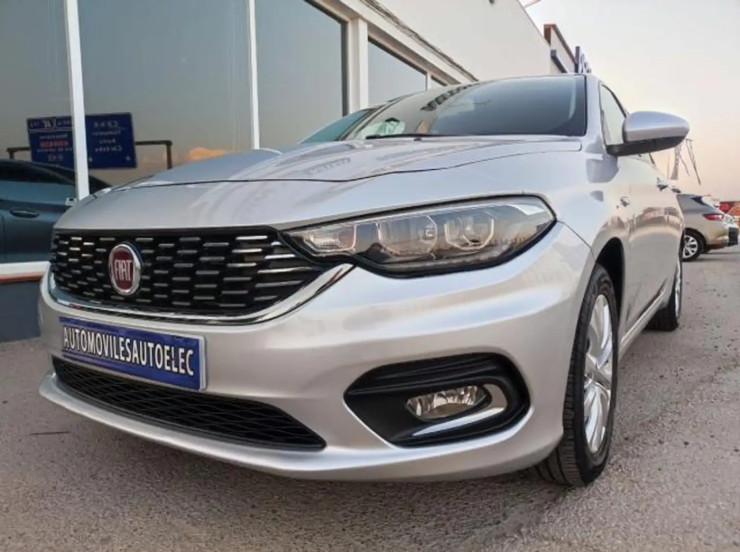 Fiat Tipo 1.4 Lounge Grijs - 1