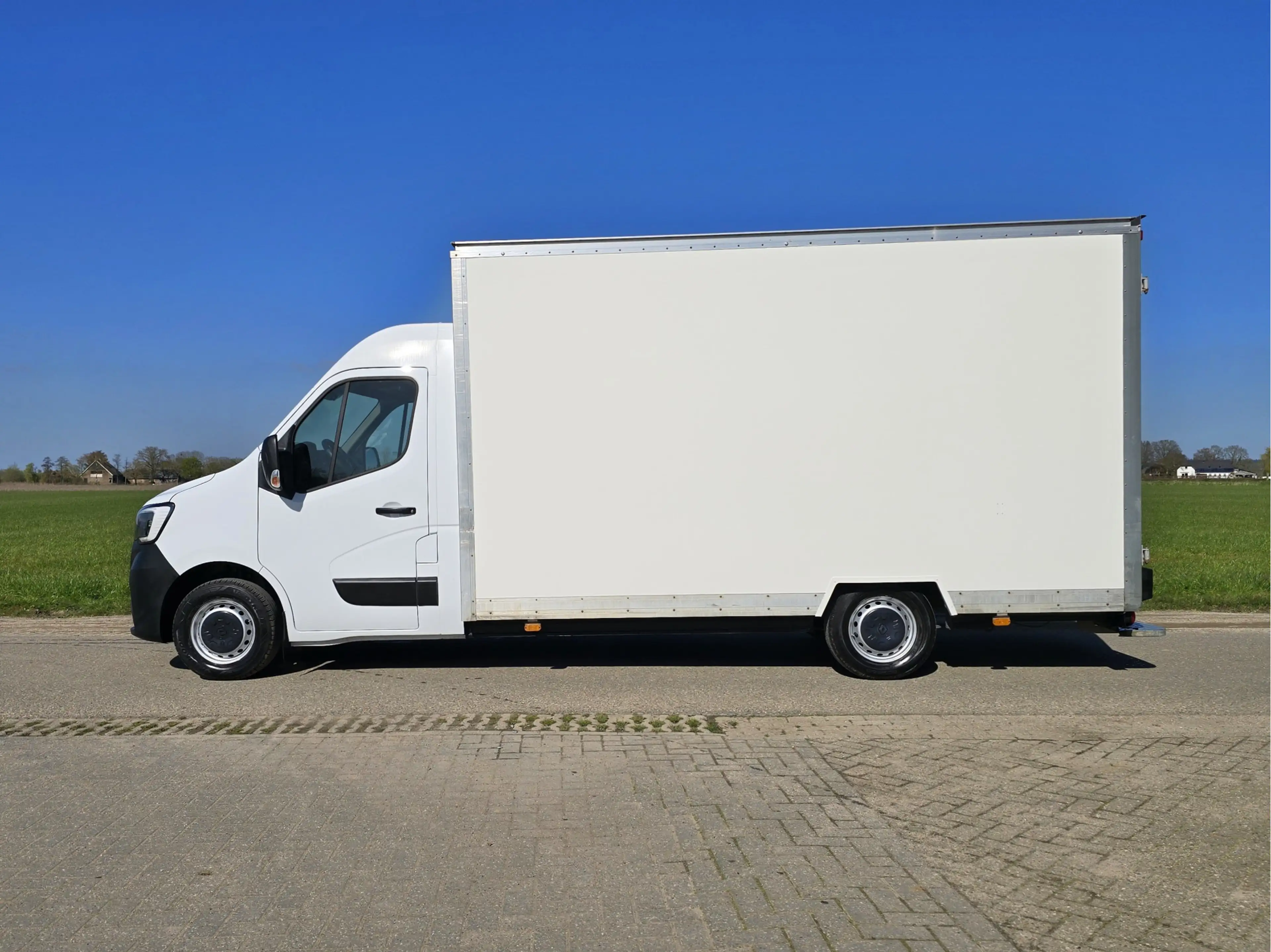 Renault Master T35 2.3 dCi Lowliner - 145 Pk - Euro 6 - Airco - C — photo 2