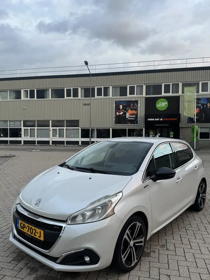 Peugeot 208 Gt-Line 1.2 Automaat 2015 Nieuw APK / Goede D.riem — photo 1 of 16
