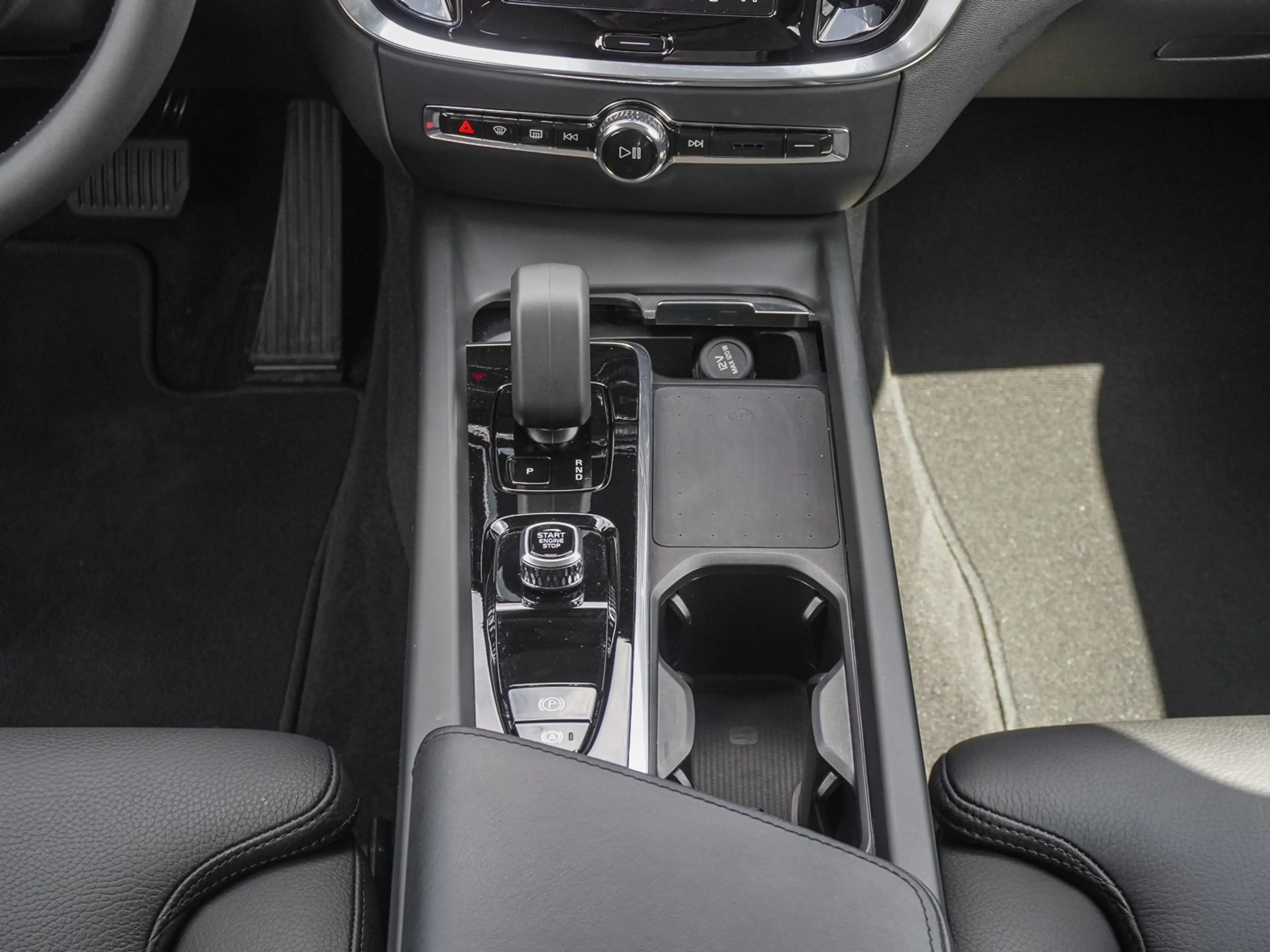 Volvo V60 Cross Country B4 AWD Plus Plus AWD — photo 13