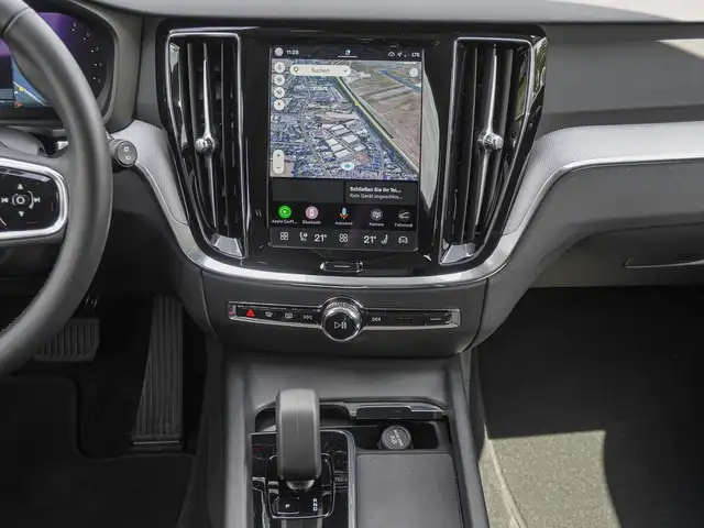 Volvo V60 Cross Country view 12