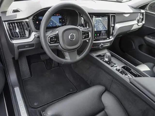 Volvo V60 Cross Country view 9