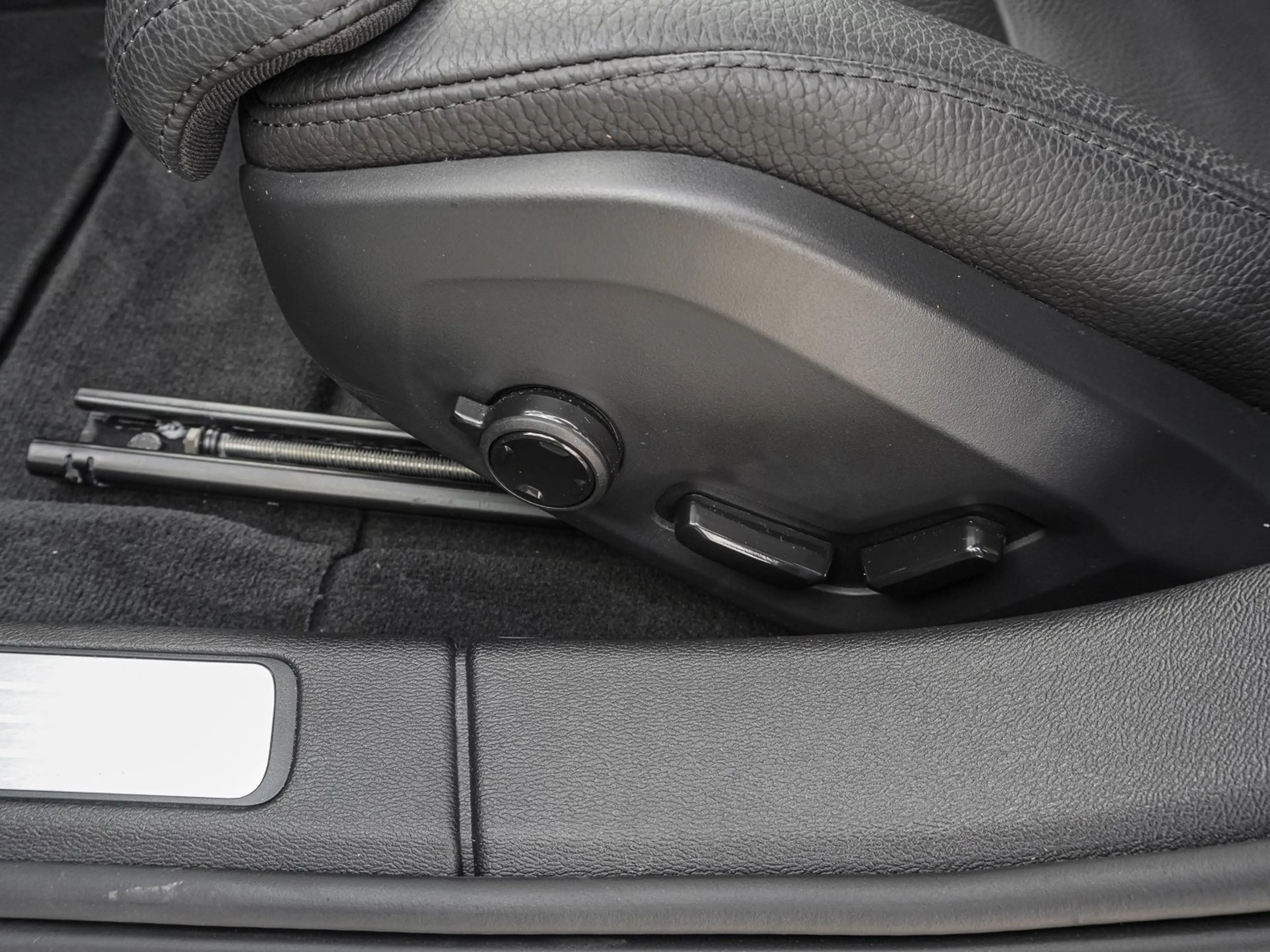 Volvo V60 Cross Country B4 AWD Plus Plus AWD — photo 15