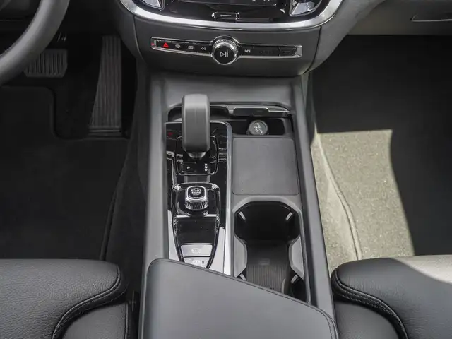 Volvo V60 Cross Country view 13