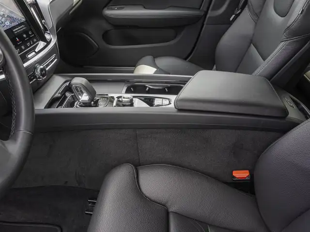 Volvo V60 Cross Country view 14