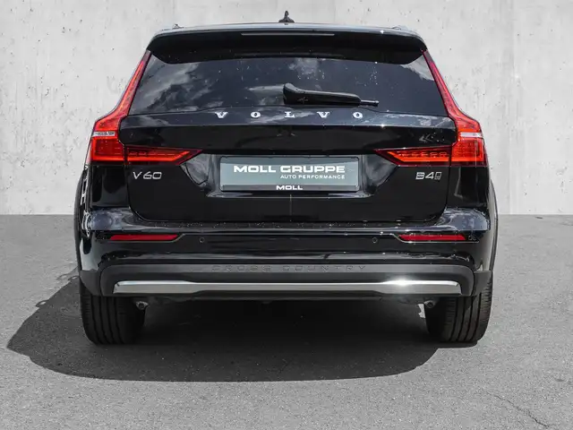 Volvo V60 Cross Country view 6