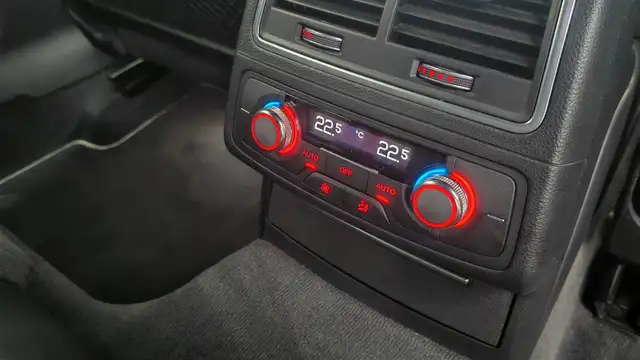Audi A6 view 11