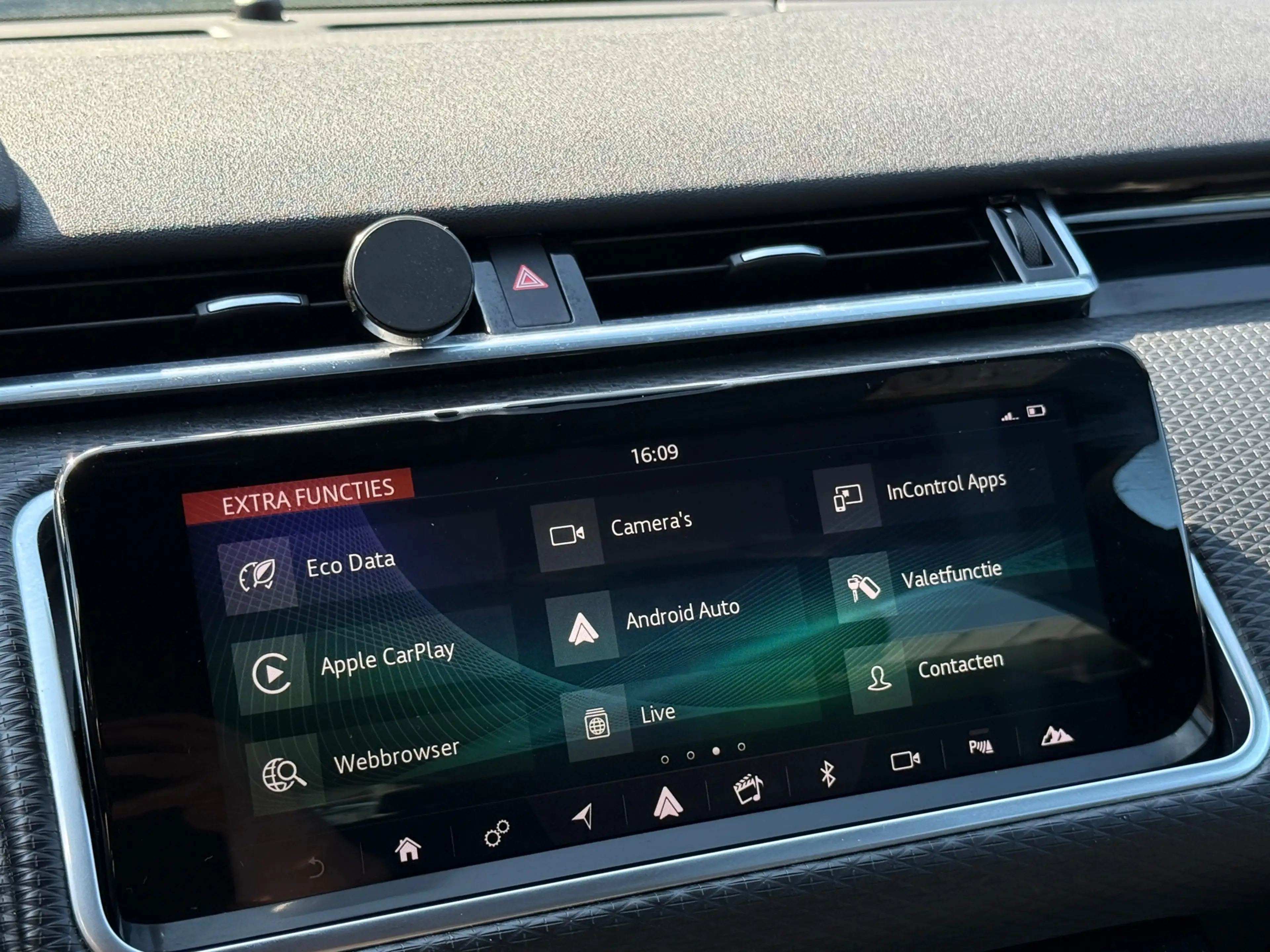 Land Rover Range Rover Velar P300 300pk Turbo AWD HSE R-Dynamic — photo 13