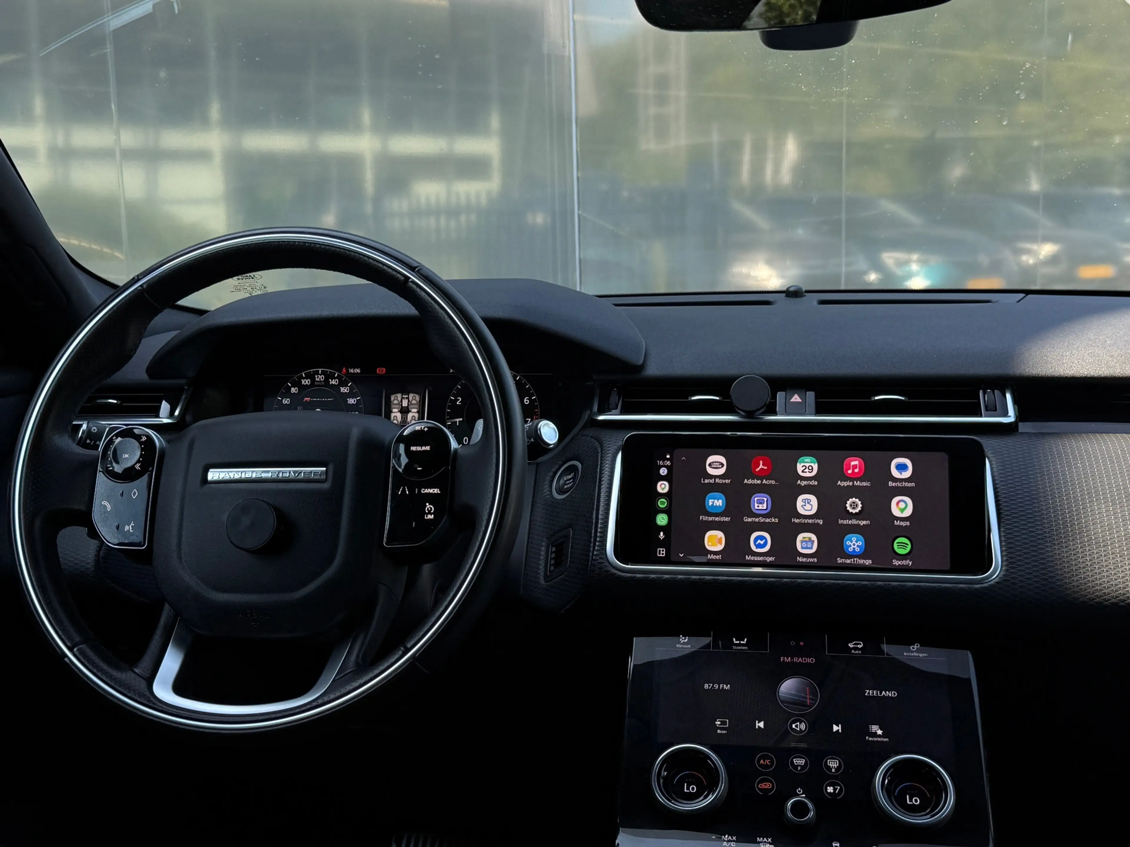 Land Rover Range Rover Velar P300 300pk Turbo AWD HSE R-Dynamic — photo 9