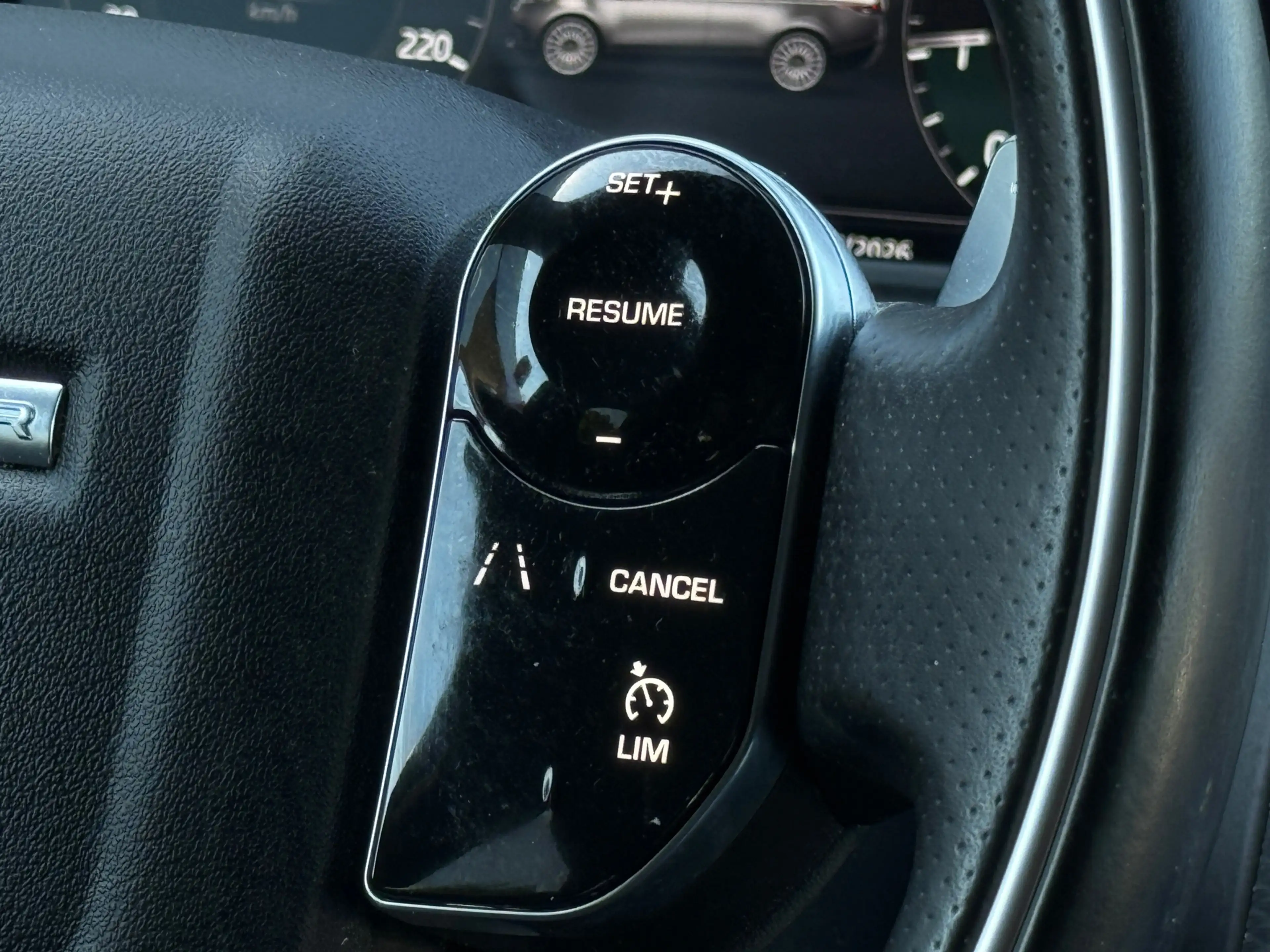 Land Rover Range Rover Velar P300 300pk Turbo AWD HSE R-Dynamic — photo 22