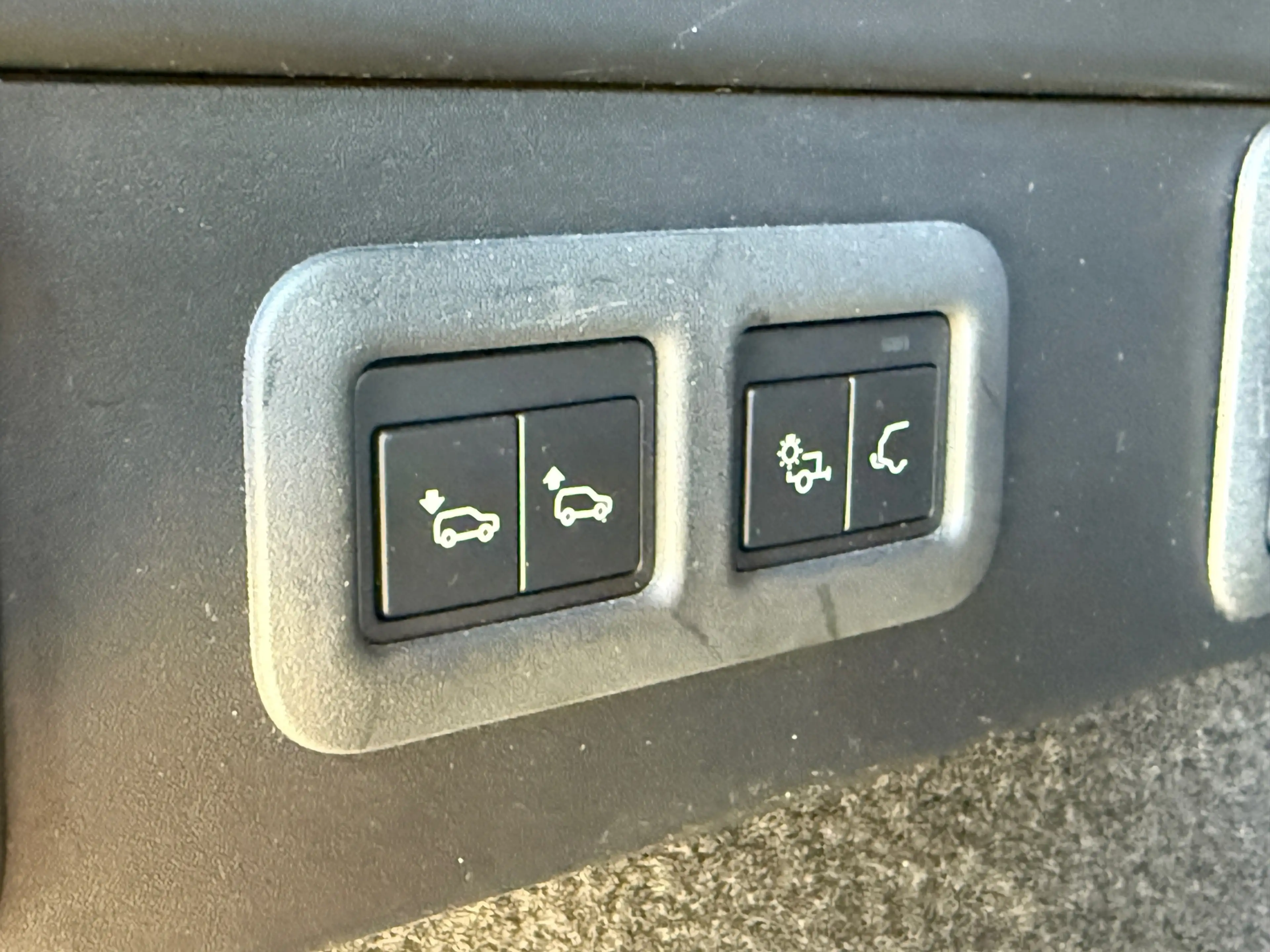 Land Rover Range Rover Velar P300 300pk Turbo AWD HSE R-Dynamic — photo 24